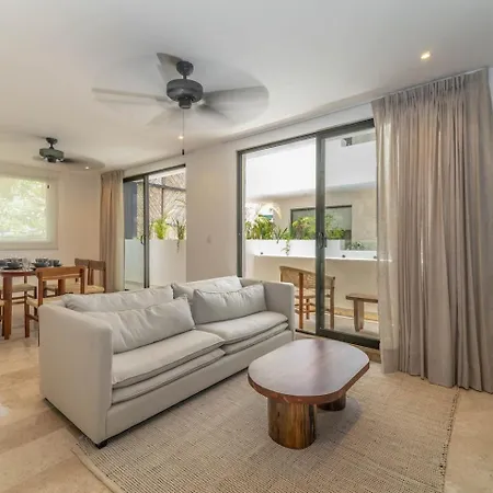 2 Bd Suite With Private Balcony, Pool View, Gym