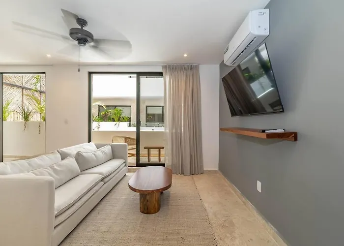 2 Bd With Private Balcony, Pool View, Gym Casa de férias *