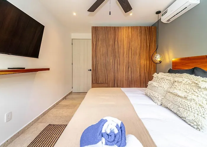 2 Bd With Private Balcony, Pool View, Gym *