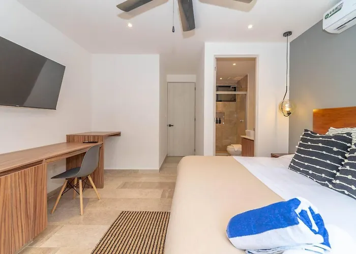2 Bd With Private Balcony, Pool View, Gym Casa de férias