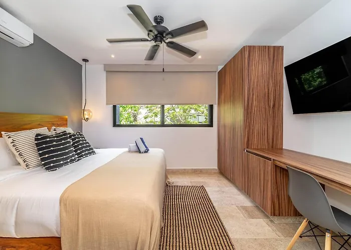 2 Bd With Private Balcony, Pool View, Gym Casa de férias *