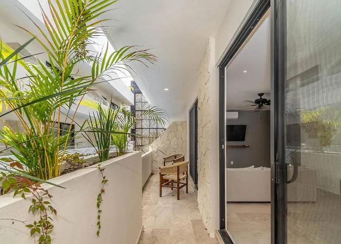 2 Bd With Private Balcony, Pool View, Gym *